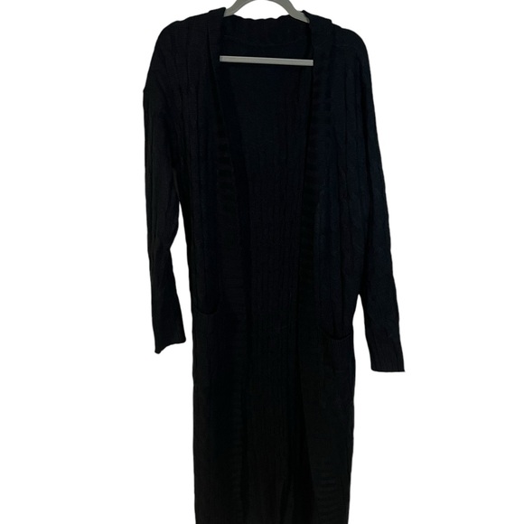 A new black knit sweater , open front with pockets in size - Picture 2 of 7